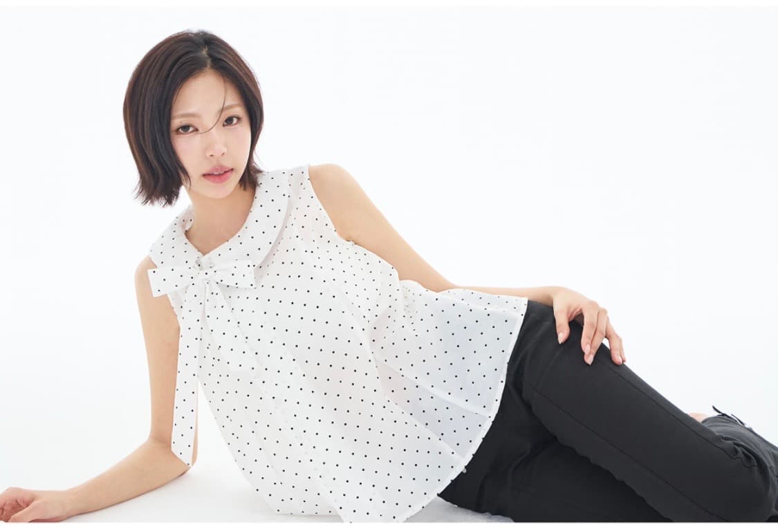 [택달린 새상품] 일리고 로프 플레어 블라우스 화이트 도트 상품이미지1