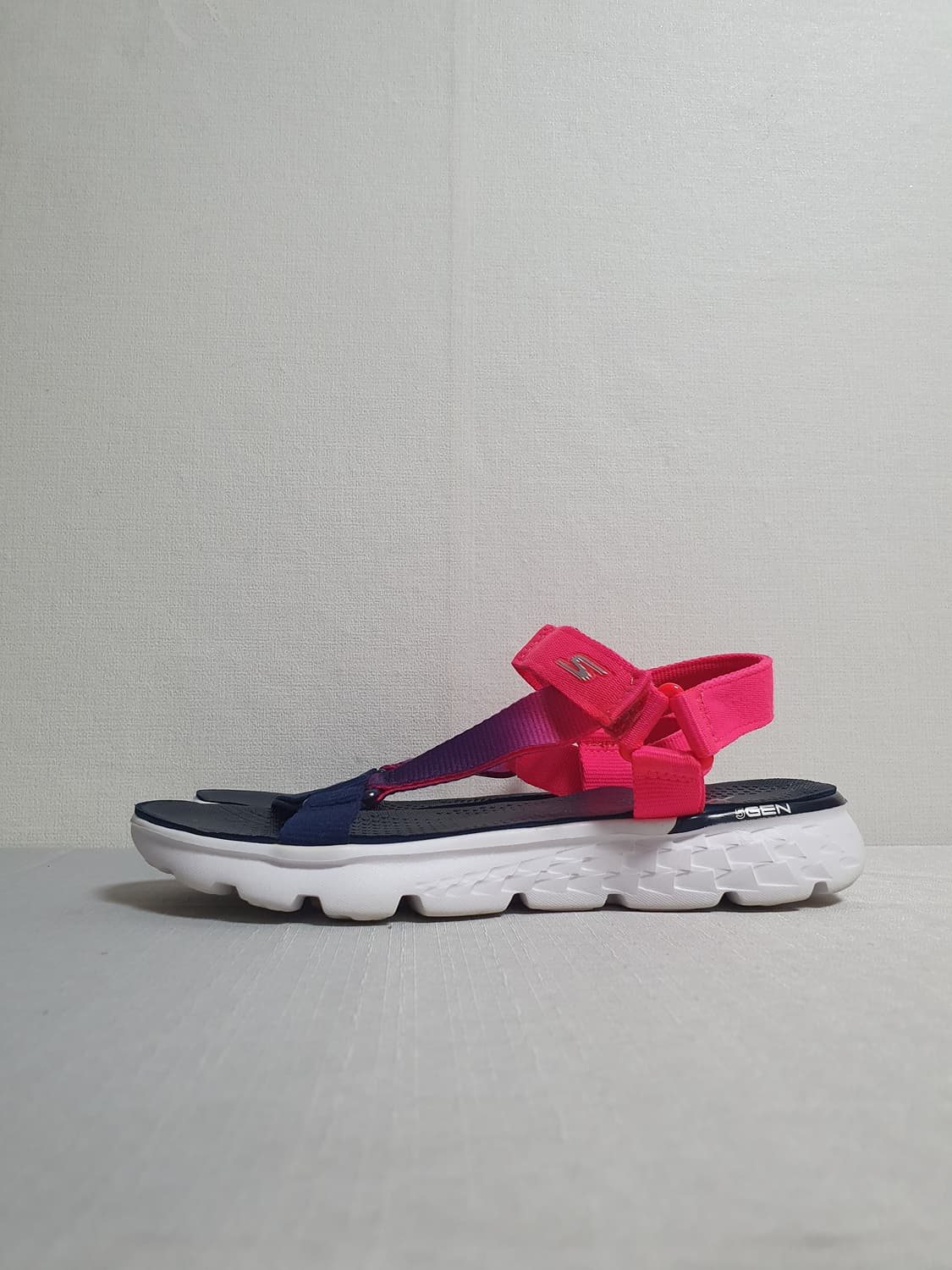 스케쳐스 GOGA 맥스 쿠셔닝 샌들 230 🌈 상품이미지1