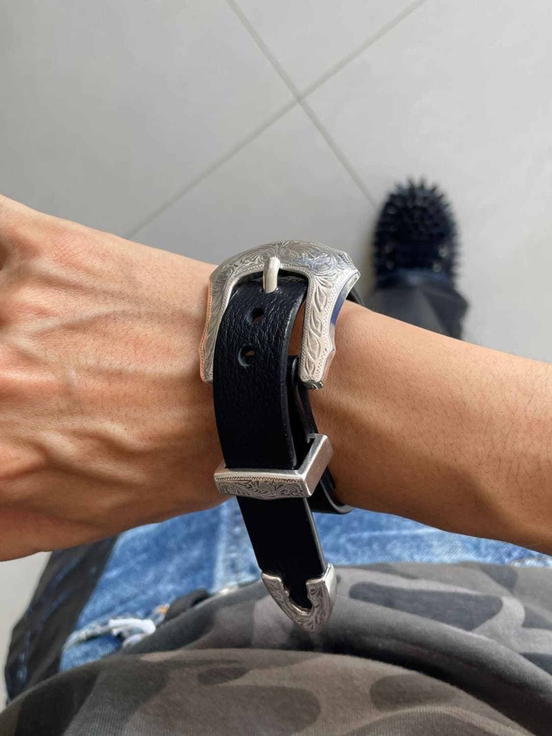 LEATHER METAL BANGLE 가죽 메탈 팔찌 상품이미지1