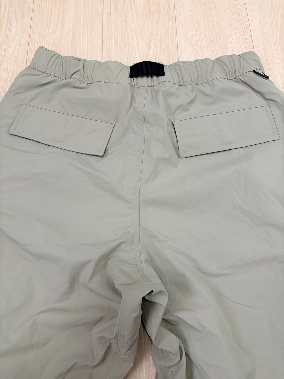 무신사 스탠다드 시티 레저 와이드 디태처블 카고 그레이쉬 베이지 30 상품이미지4