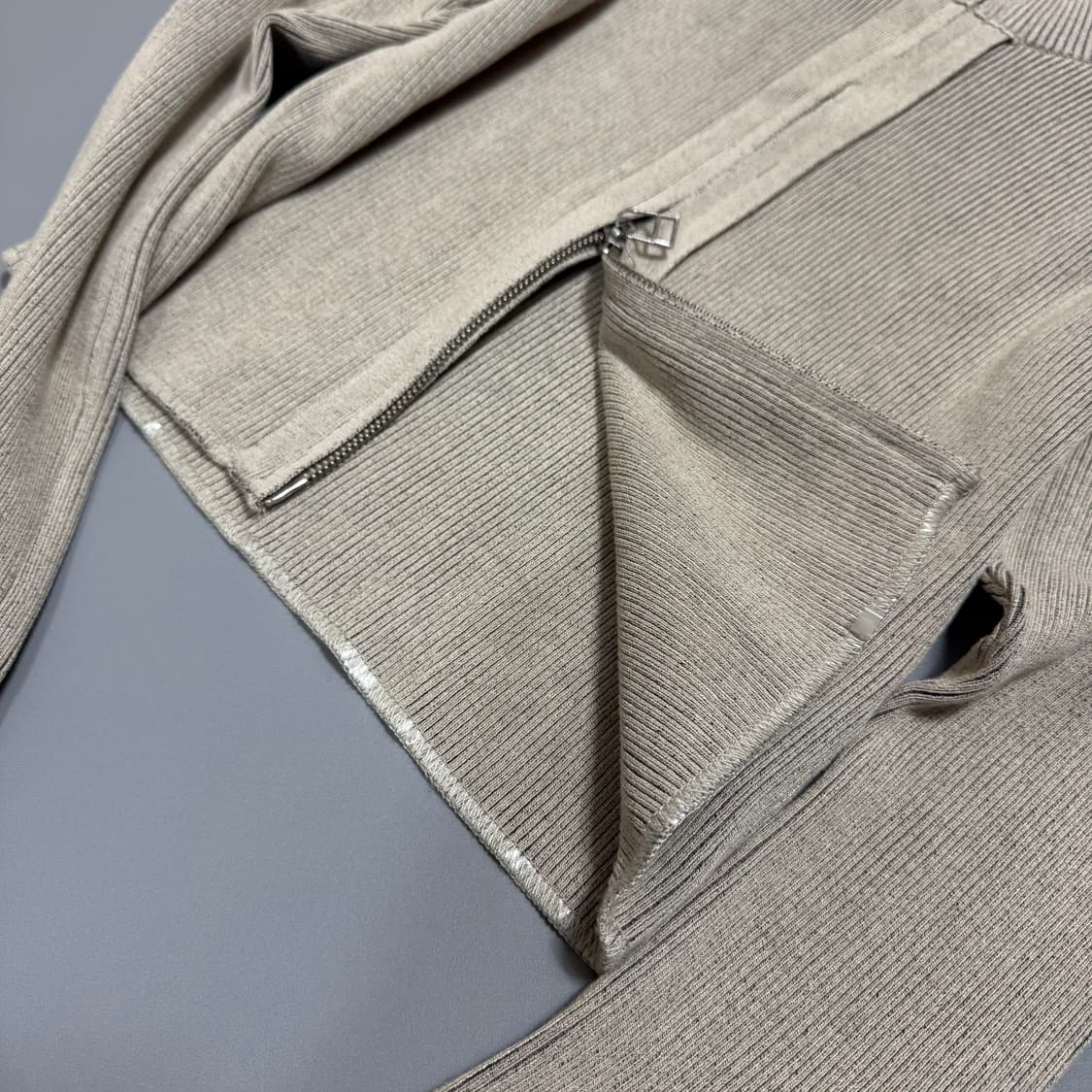 SLY JAPAN 아이보리컬러 워시드 리브드 쇼트 하이넥 가디건 상품이미지5