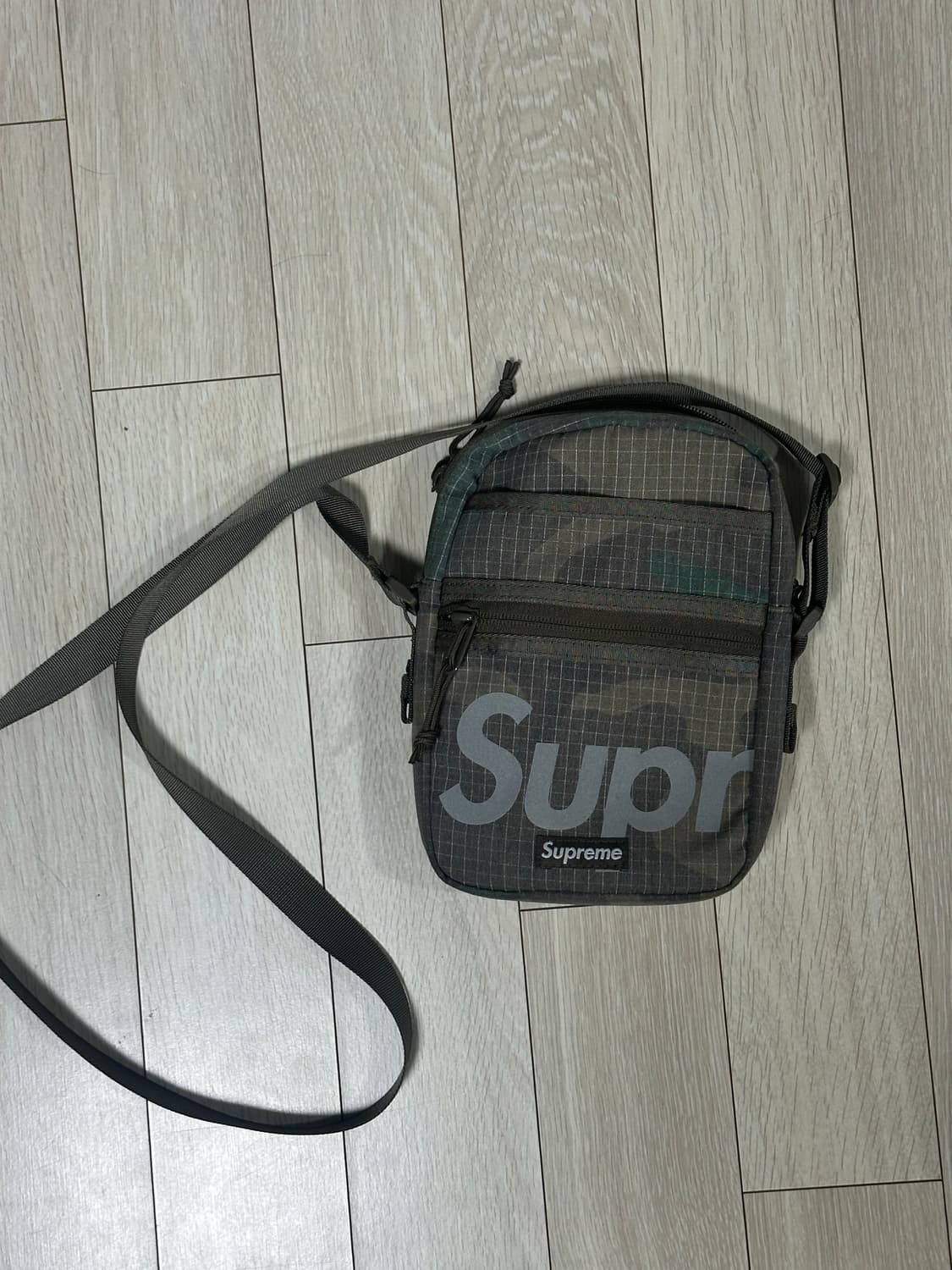 슈프림 카모 숄더백 우드랜드  상품이미지1