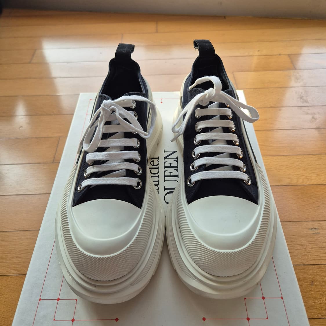 (풀패키지)알렉산더 맥퀸 트레드슬릭 40사이즈 판매합니다. 상품이미지8