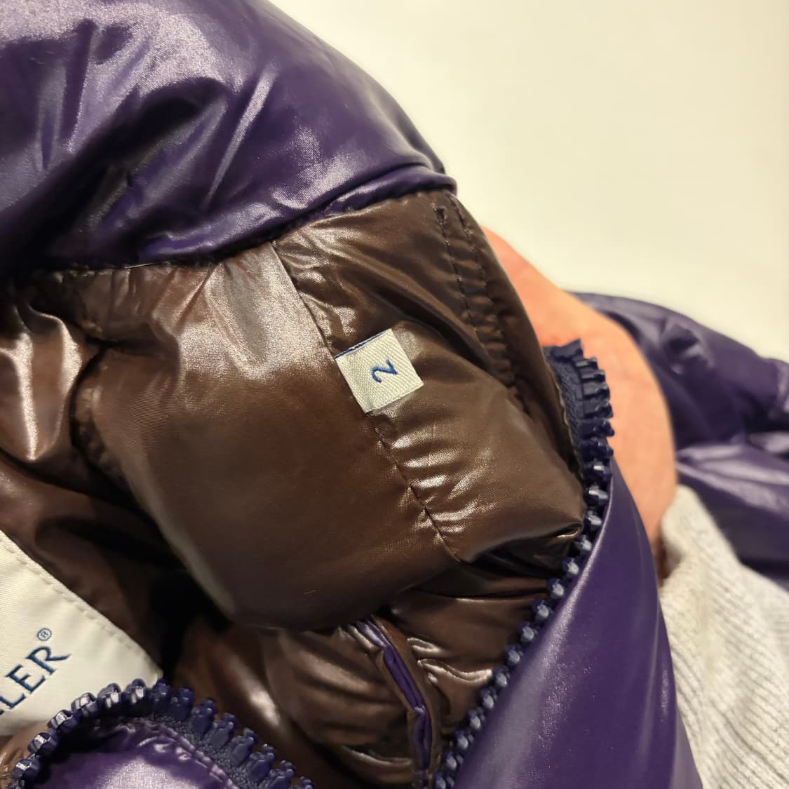 [2] 몽클레어 유광 퍼플 다운 패딩 자켓 D123 상품이미지7