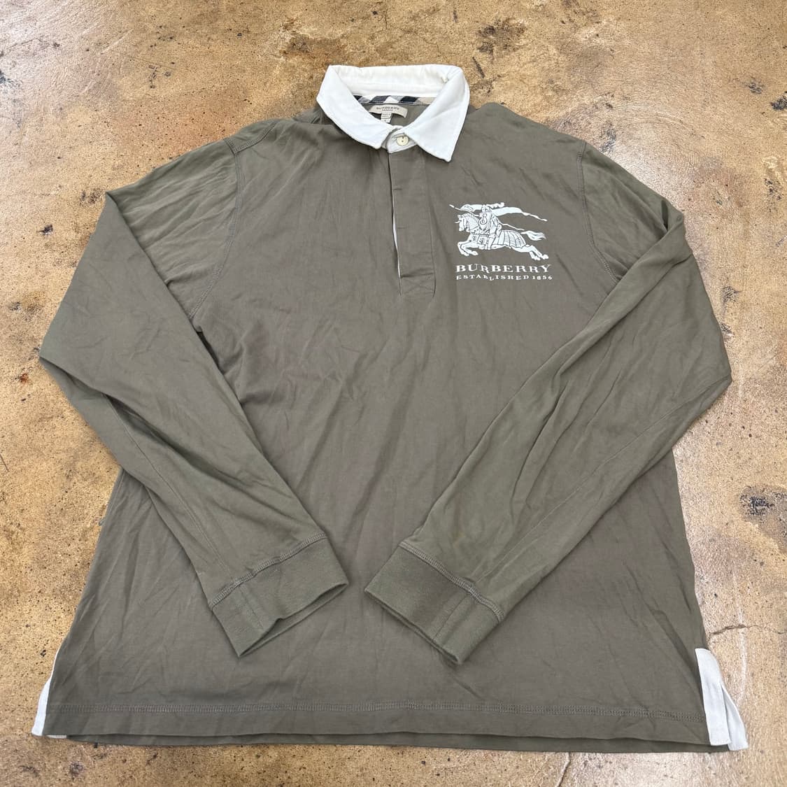 버버리 카키 카라 긴팔 티셔츠 상품이미지2