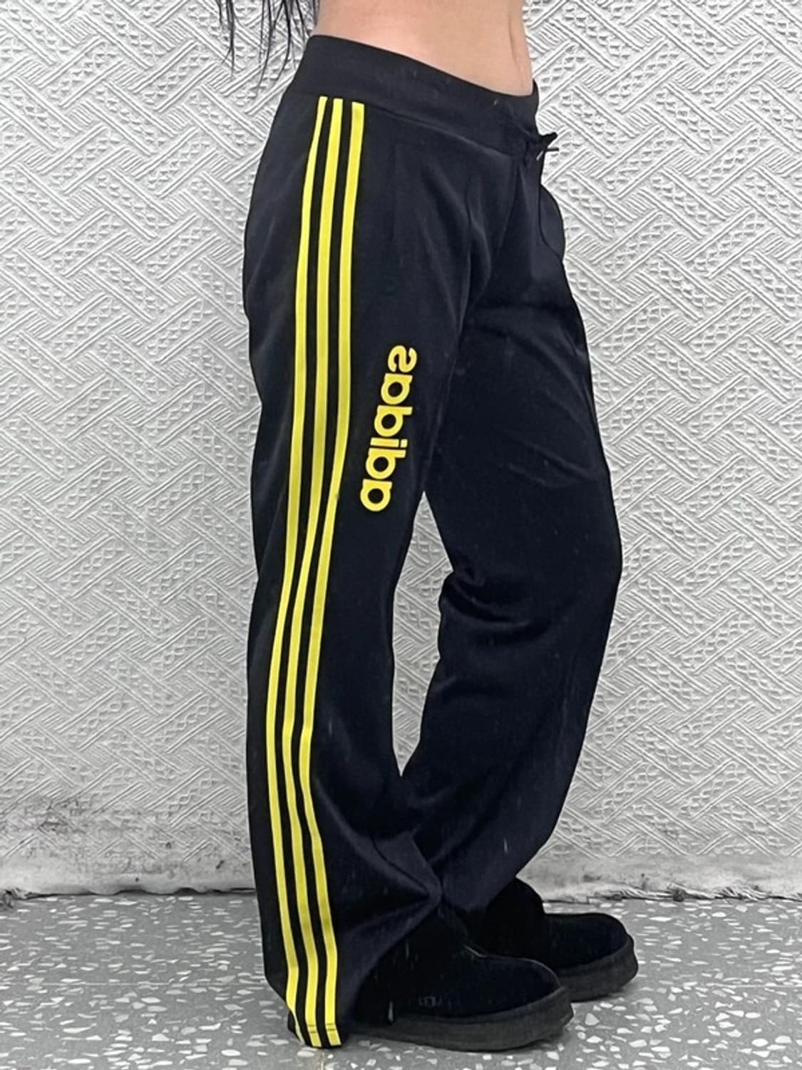 아디다스 대장급 00's 미드로고 블랙 옐로우 트랙팬츠 95 C08708 상품이미지1