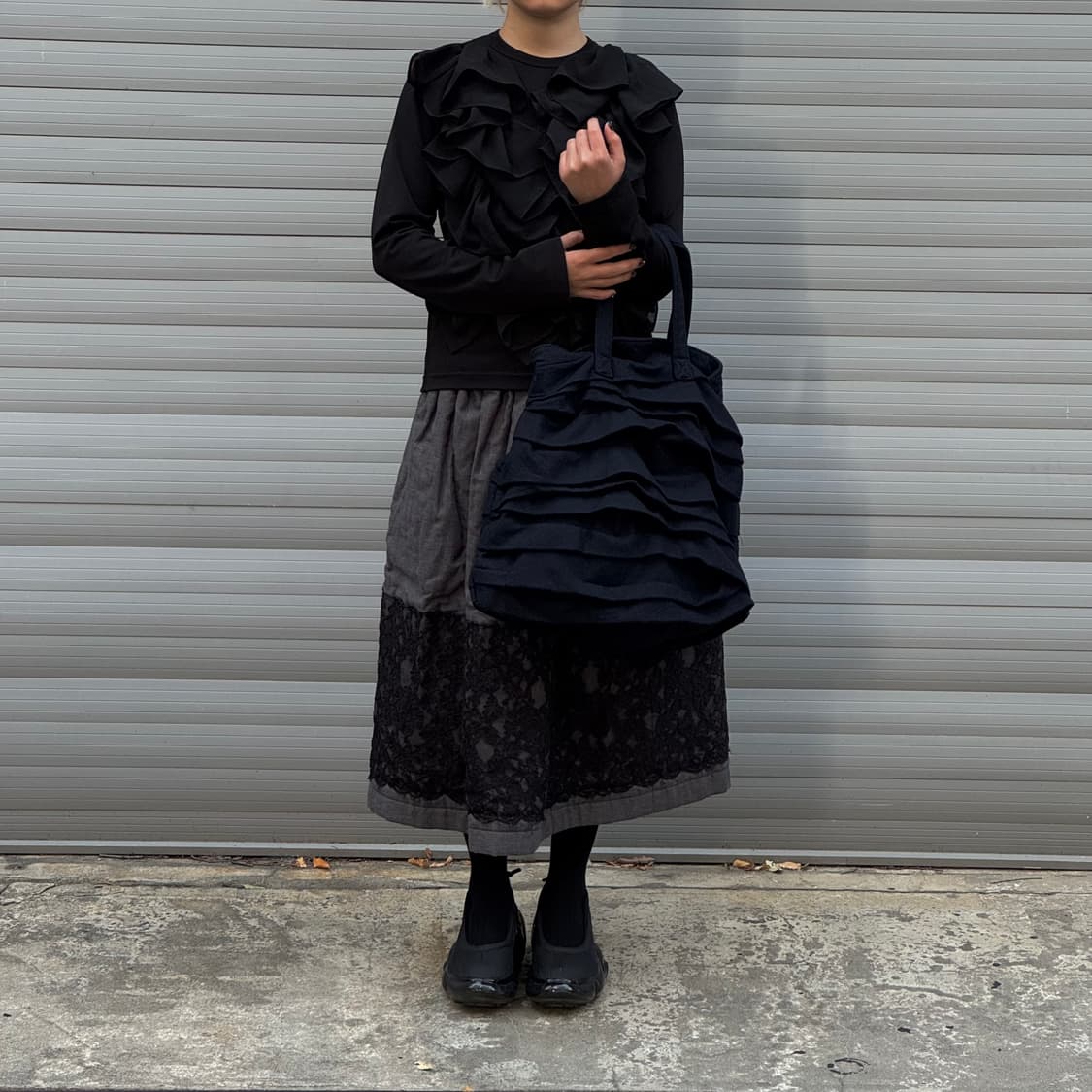 Ruffle Navy Tote Bag 상품이미지8