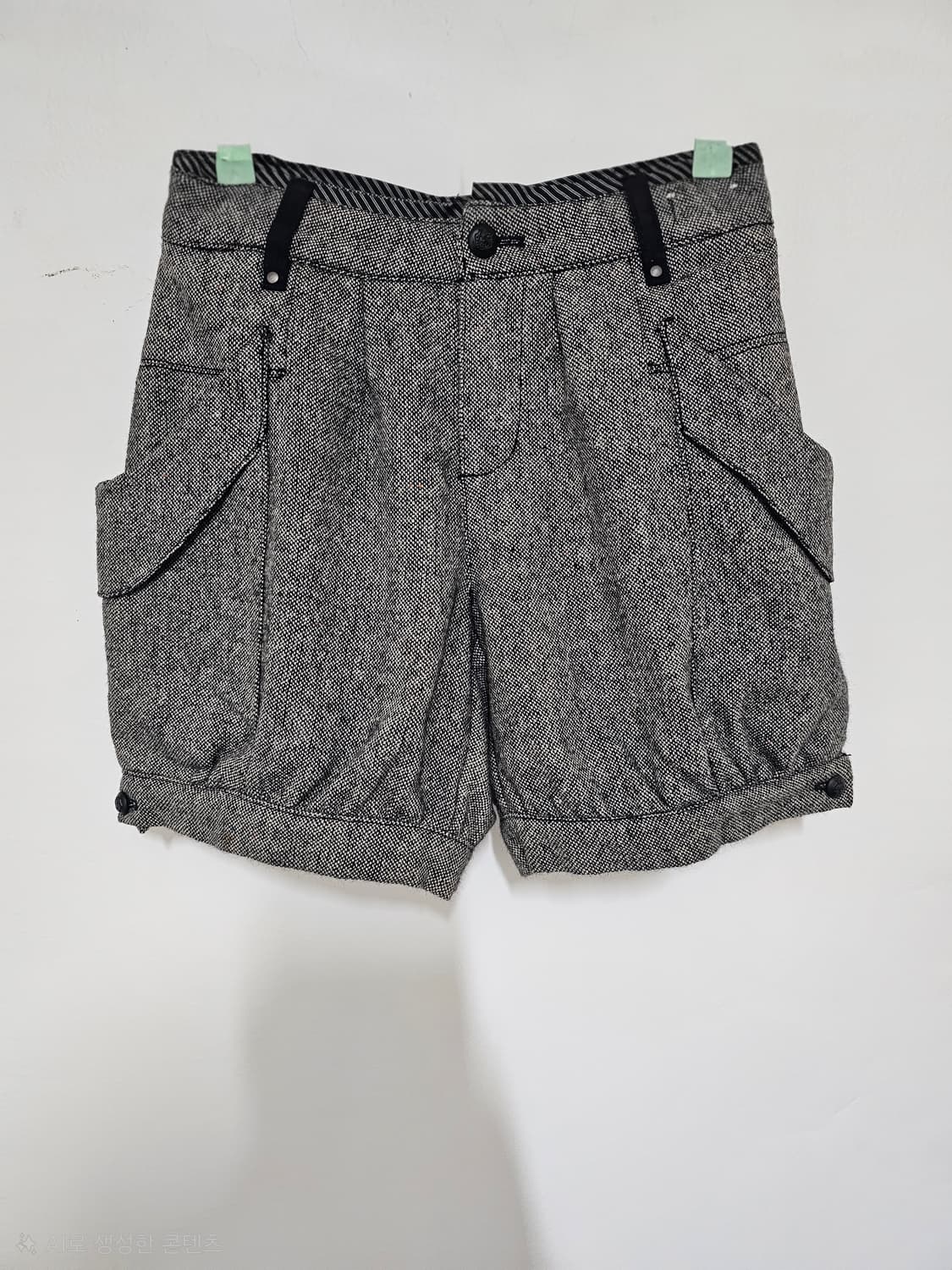 리트머스 모혼방. 블랙그레이톤 밑단 주름 반바지. 55 상품이미지1