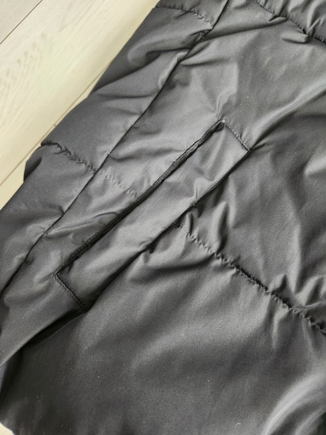 에잇세컨즈 남성 푸퍼 블랙 숏패딩 사이즈100(L)

얼핏보면 새거에요^ 상품이미지5