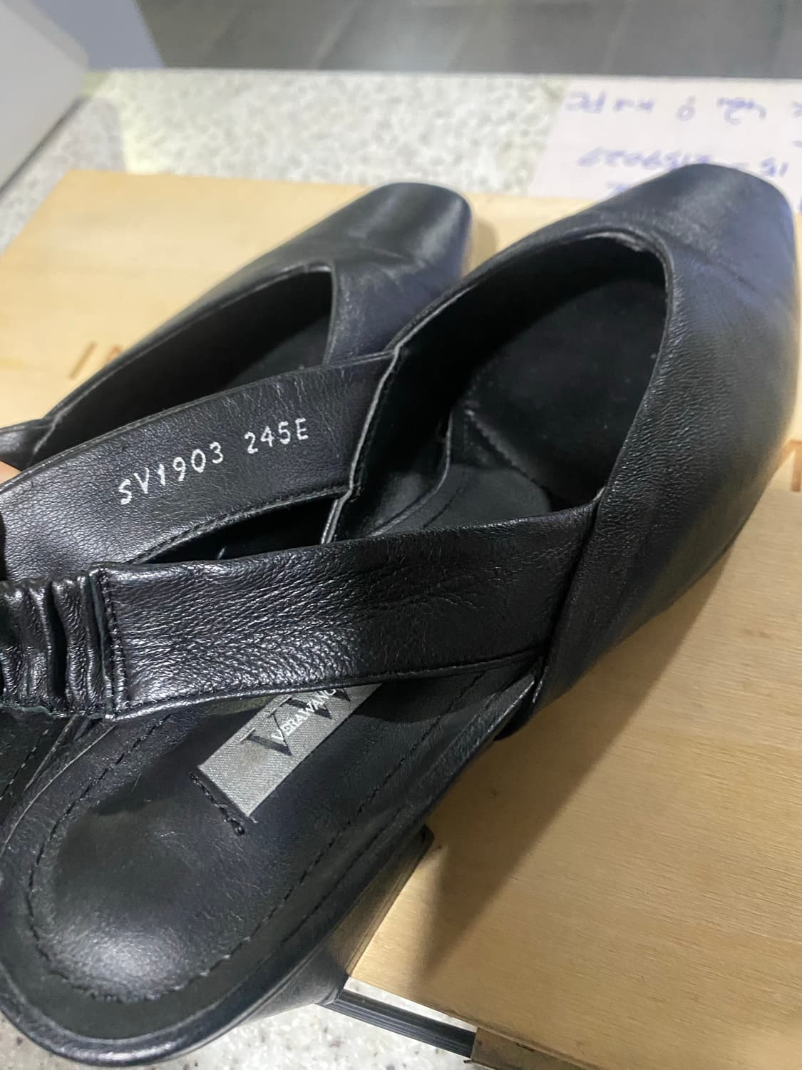 베라왕 블랙 가죽 슬링백 245mm 상품이미지5