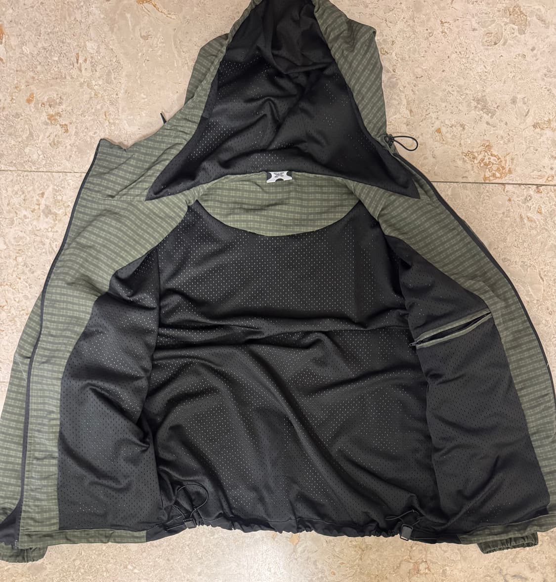 머트라 아심메트리컬 플래드 소프트쉘 그린 상품이미지3