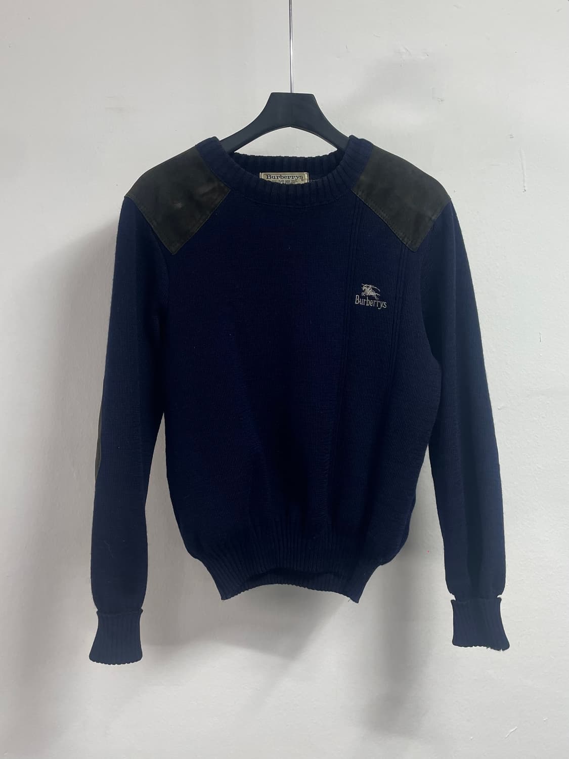 버버리 코만도 레더 울 라운드 니트 (on.582) 상품이미지1