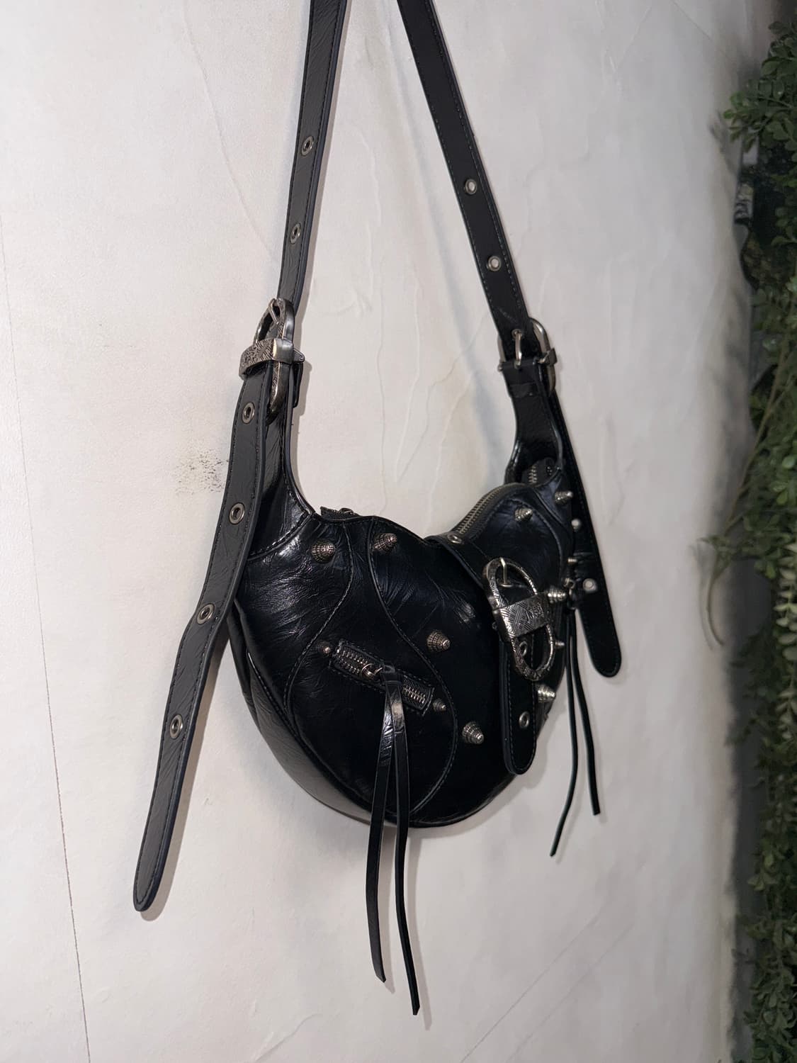 JW PEI Tessa crushed shoulder bag black 상품이미지3