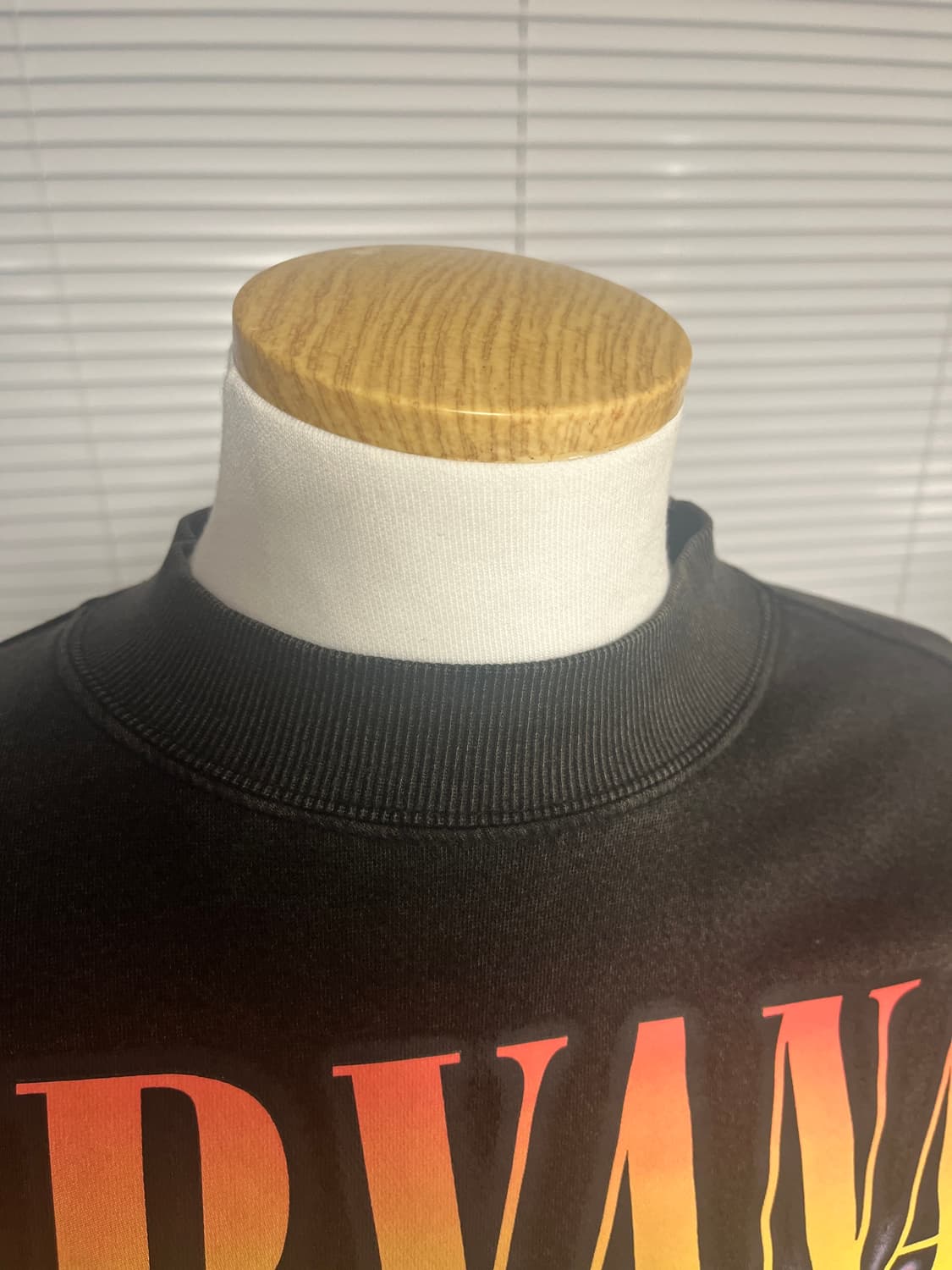 너바나 언플러그드 그래픽 오버사이즈 모크넥 맨투맨 상품이미지5