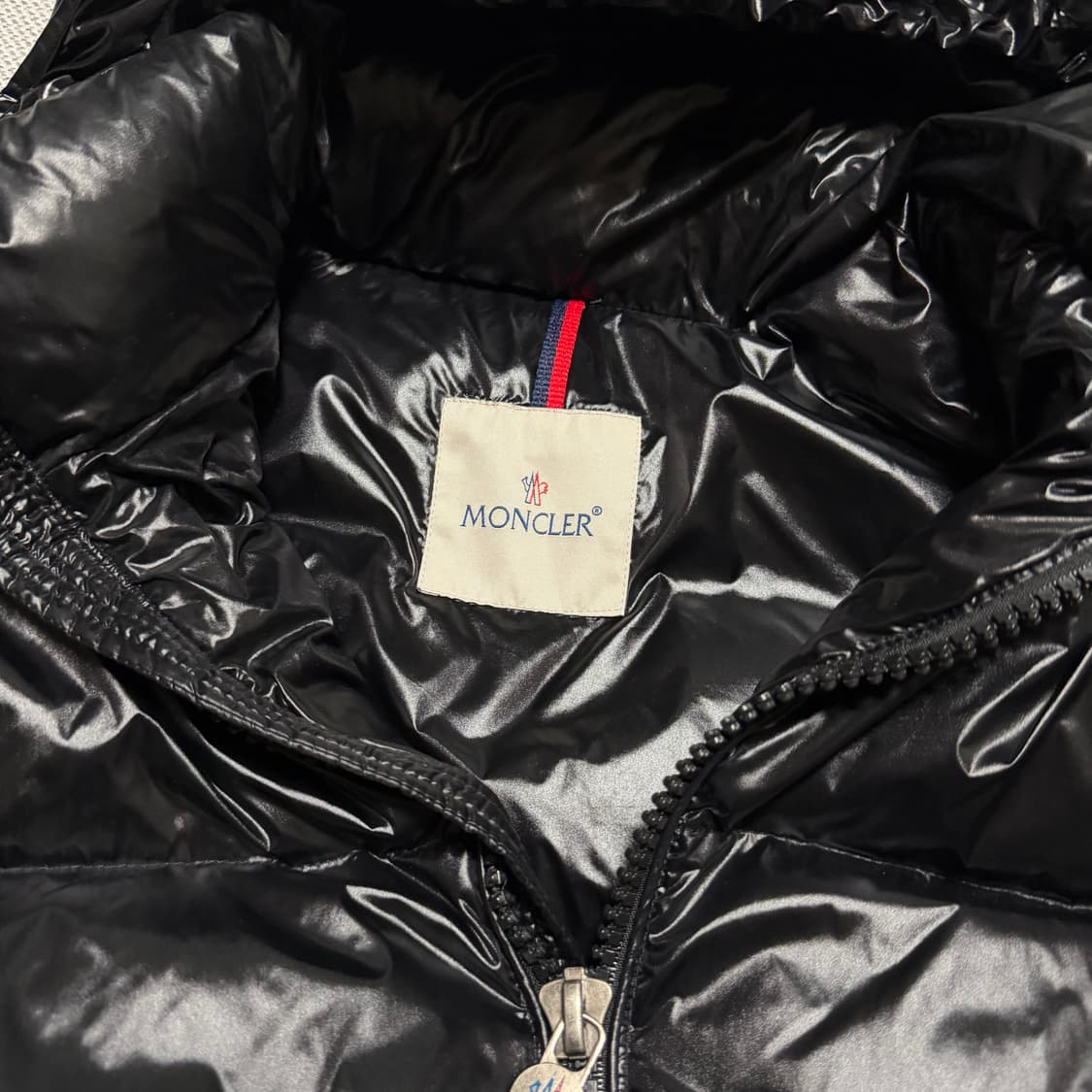 몽클레어 마야 유광 패딩자켓 상품이미지3