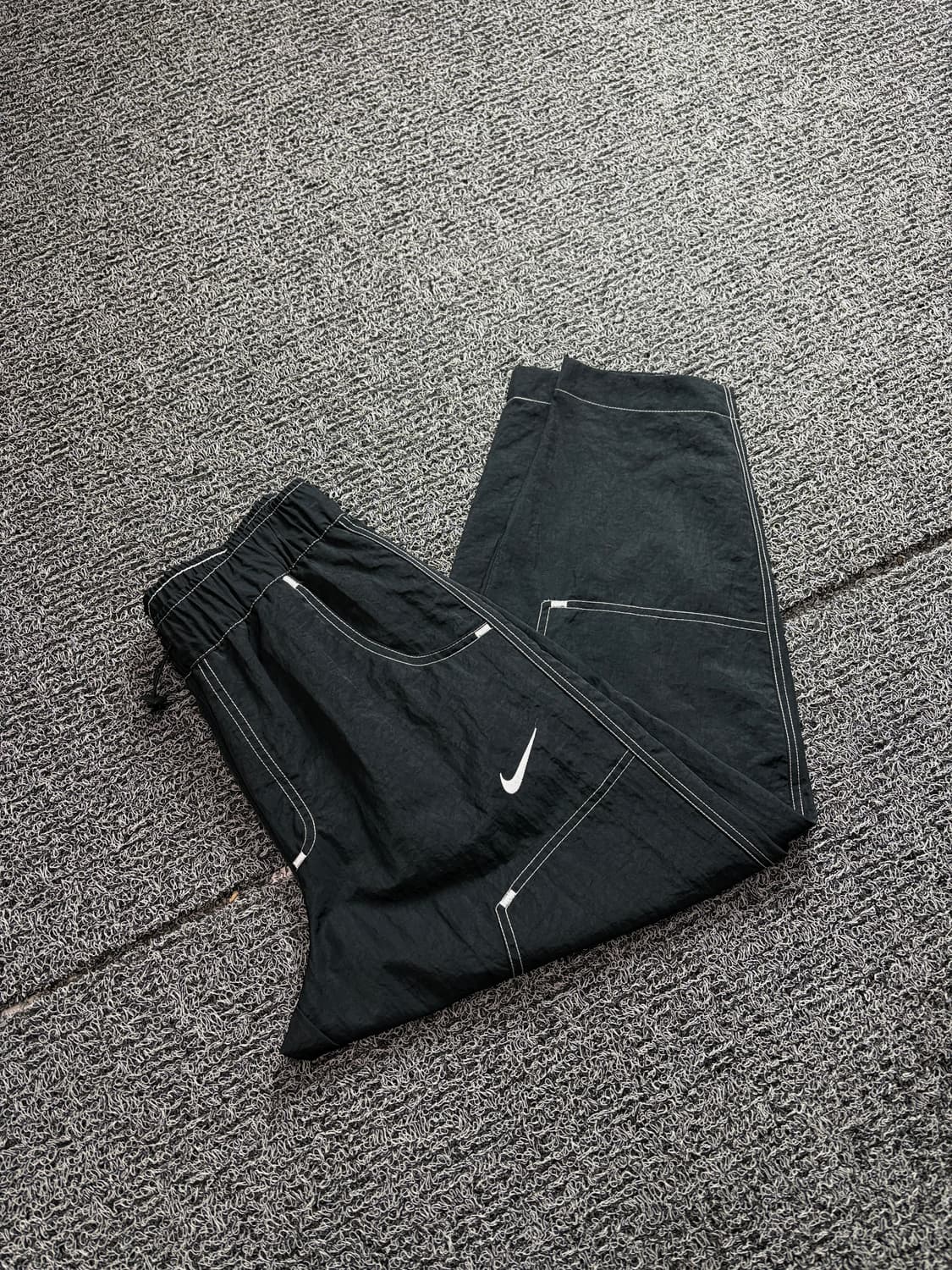 나이키 스우시 디테일 하이라이즈 우븐 팬츠 2430 상품이미지1