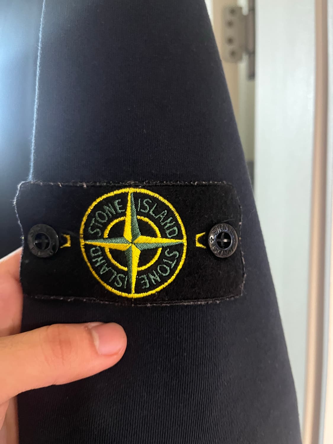 24fw 스톤아일랜드 네이비 맨투맨 m 상품이미지3