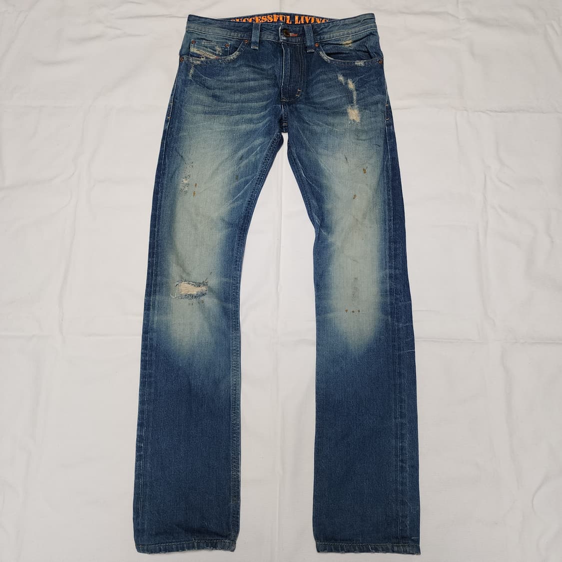 DIESEL 타바 디스트로이드 연청워싱 데님팬츠 상품이미지2