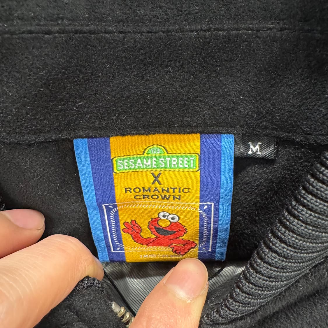 22F/W 세서미 스트리트 X 로맨틱 크라운 스웨이드 트랙자켓 블랙 상품이미지5