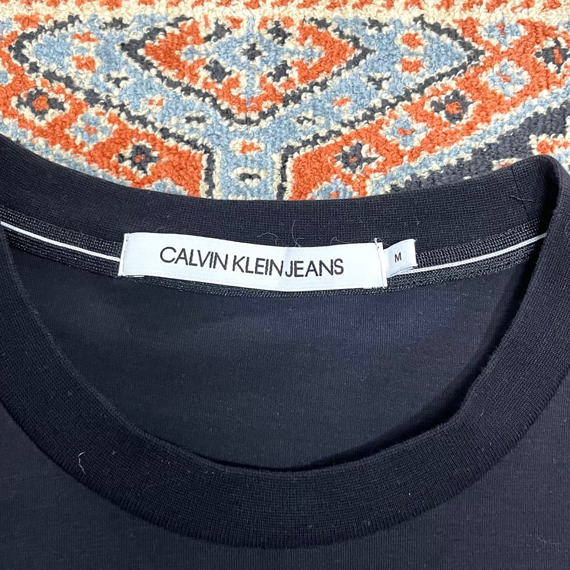 캘빈클라인진스 시그니처 로고 블랙 텐션 원단 긴팔티셔츠 남성M 상품이미지4