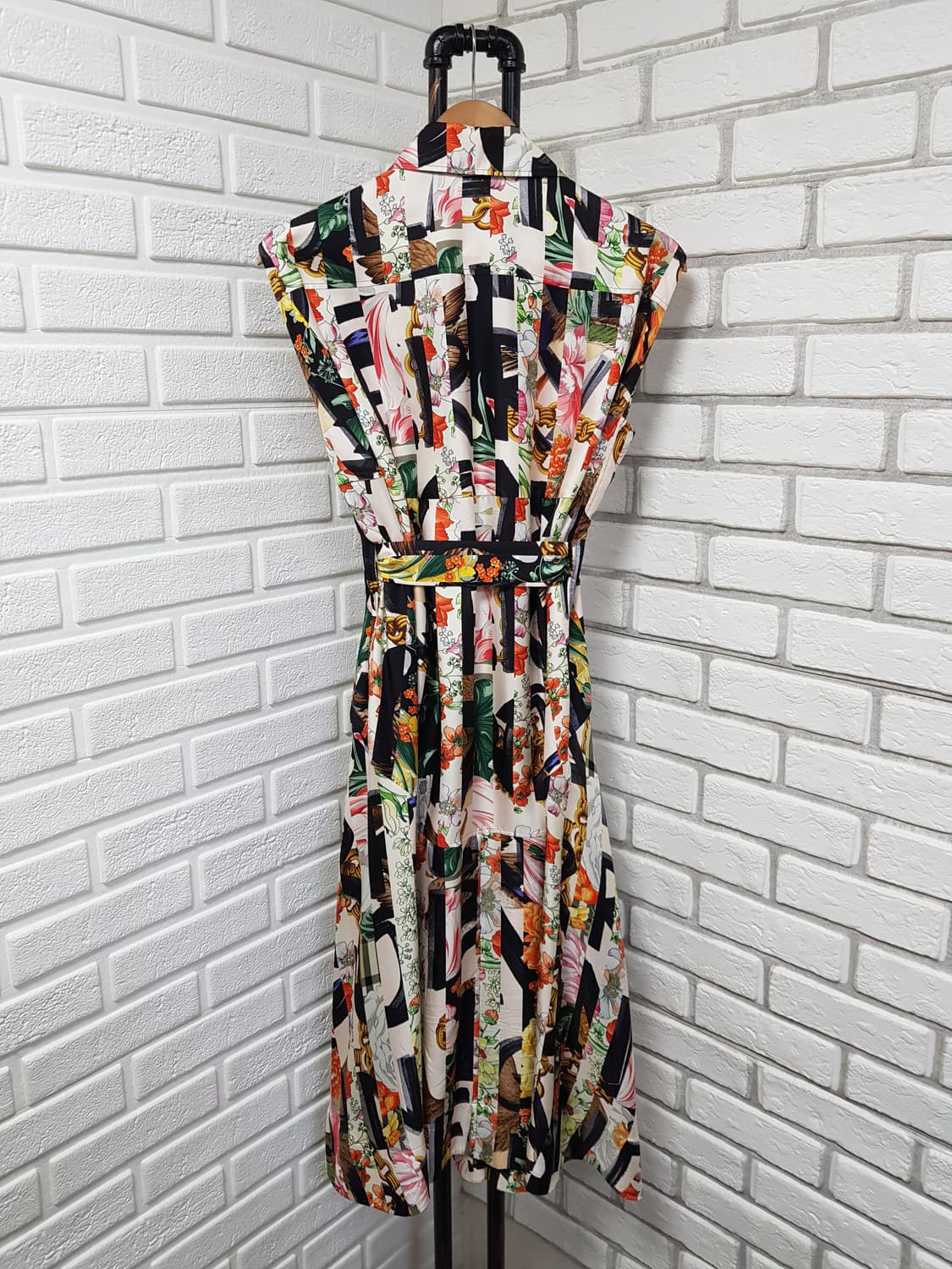 [36/55~66/정품] 버버리 그래피티 벨티드 실크원피스 상품이미지3