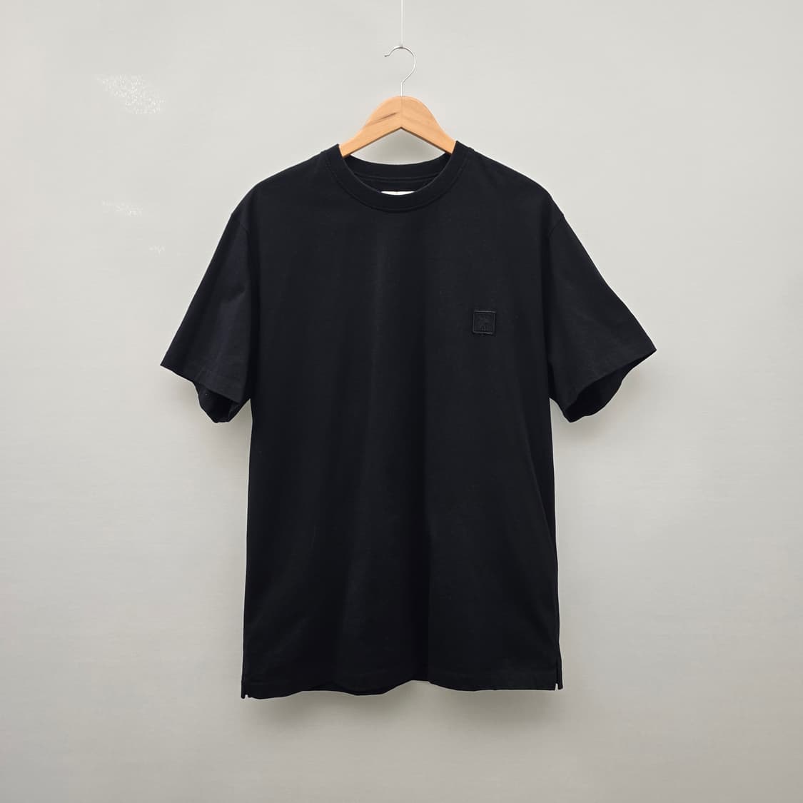 우영미 25SS 시즌 플라워 백로고 티셔츠 블랙 상품이미지2