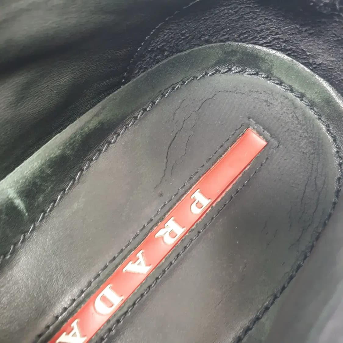 8/270 프라다 스웨이드 슬립온 상품이미지7