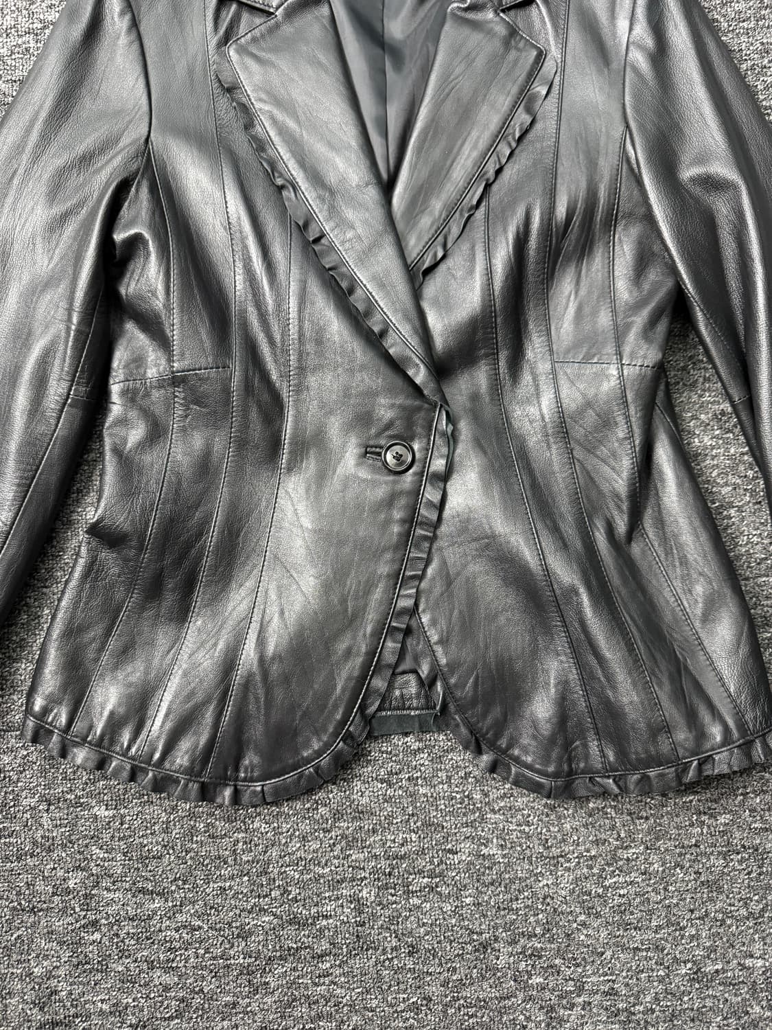 TAE KYOUNG 프릴 레더 자켓 상품이미지3