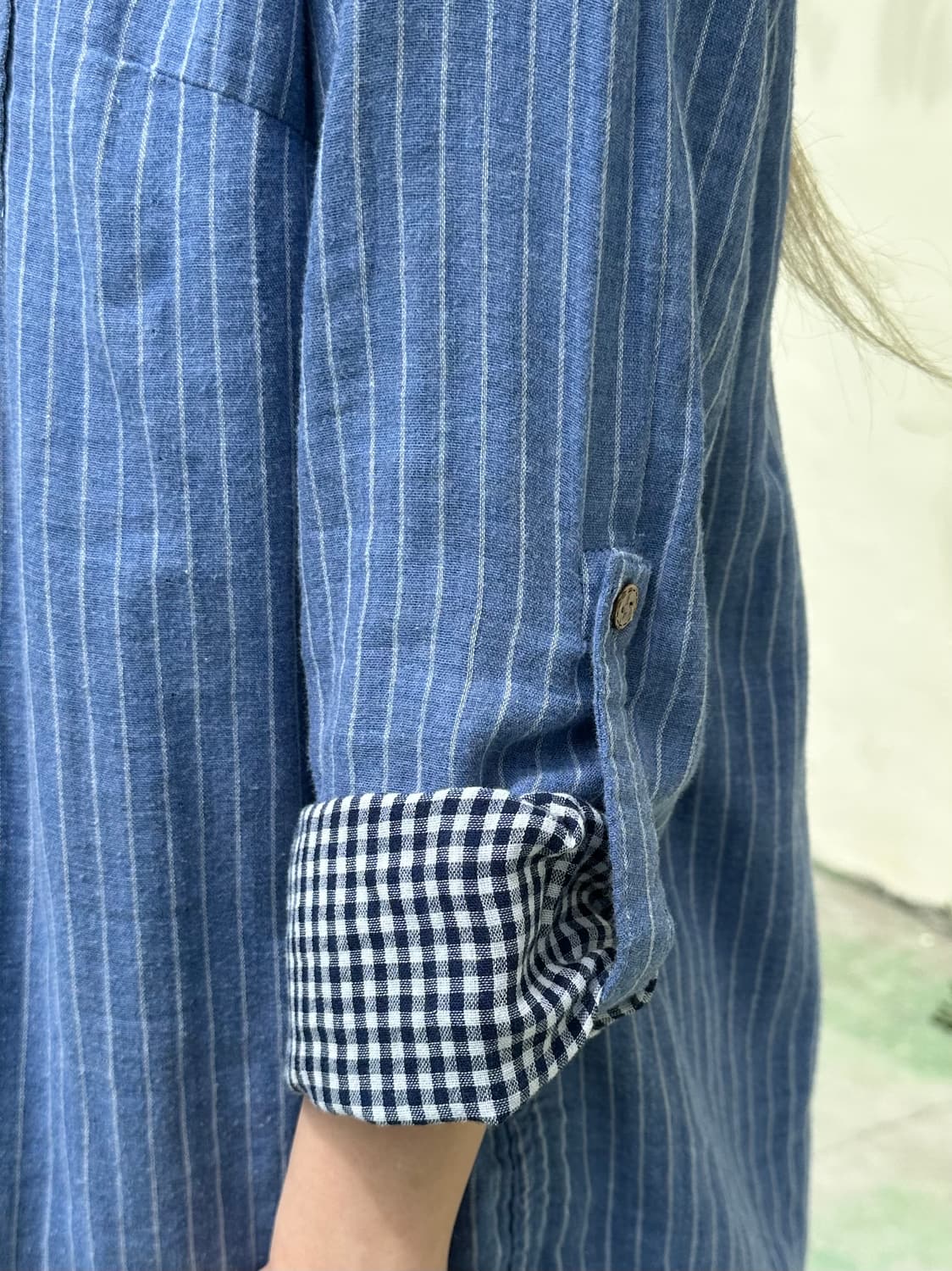 스트라이프 우드버튼 블라우스 상품이미지6