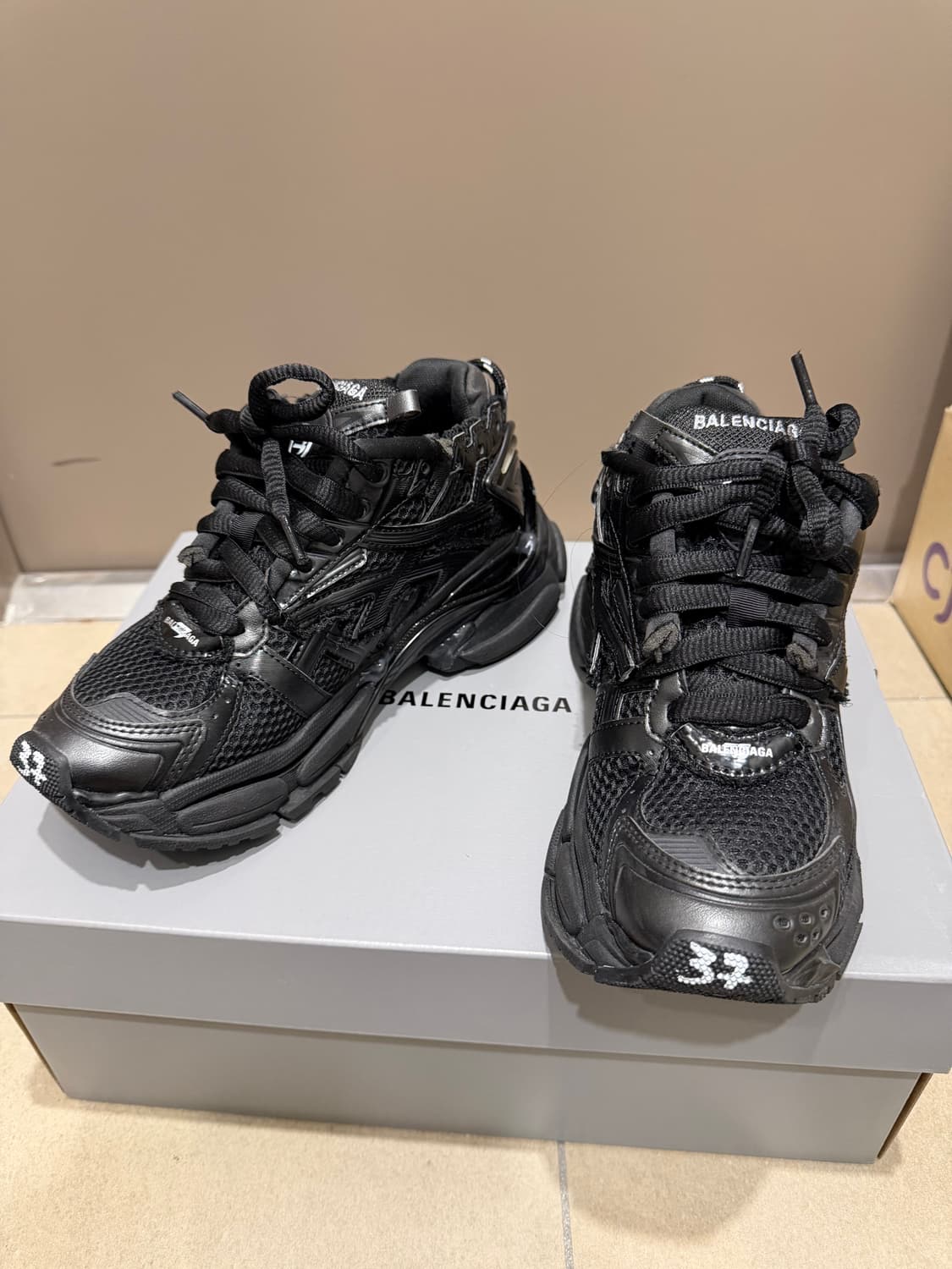 발렌시아가 뉴러너 올블랙 37 상품이미지1