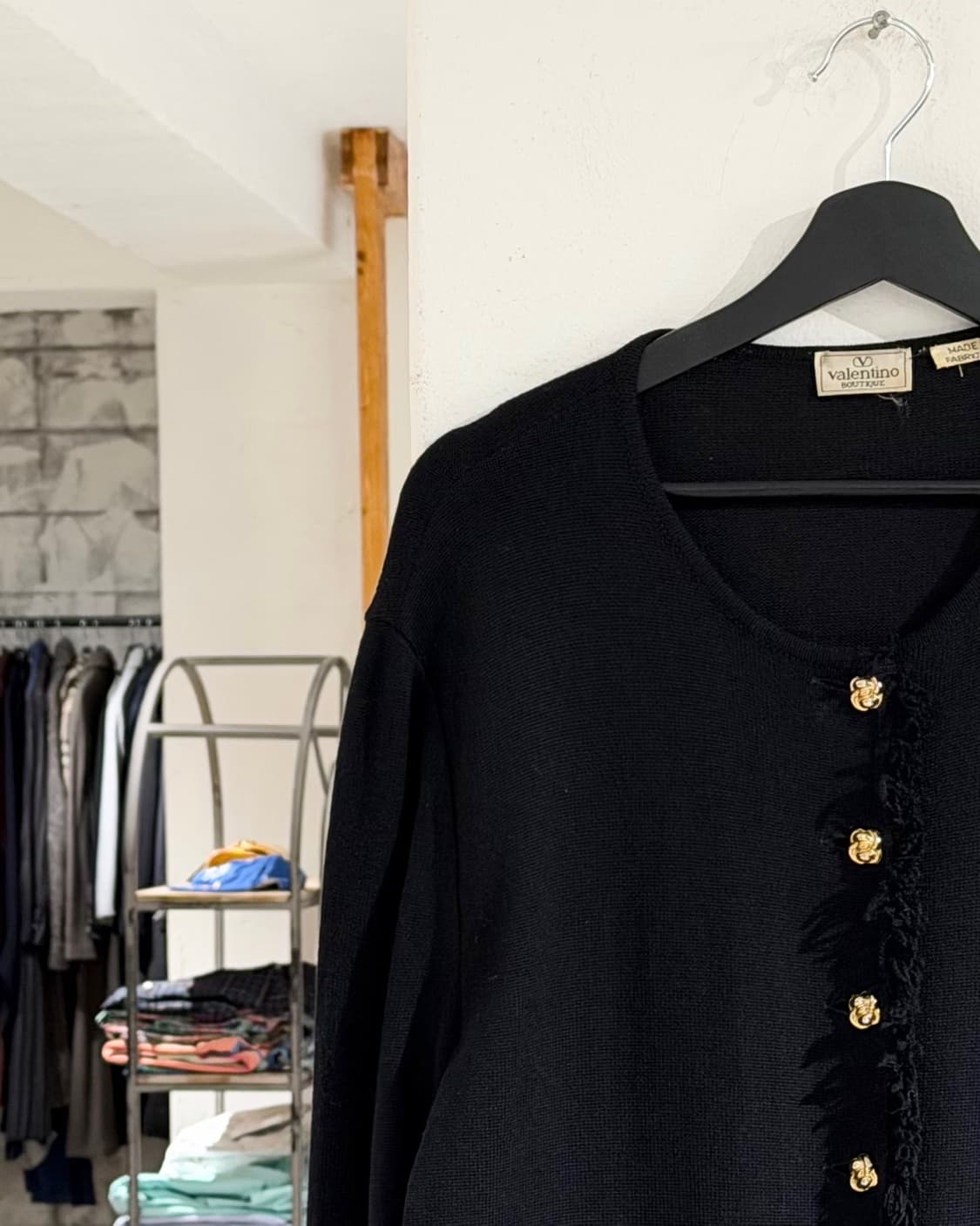 발렌티노 부티크 블랙 금장 버튼 태슬 디테일 가디건 상품이미지2