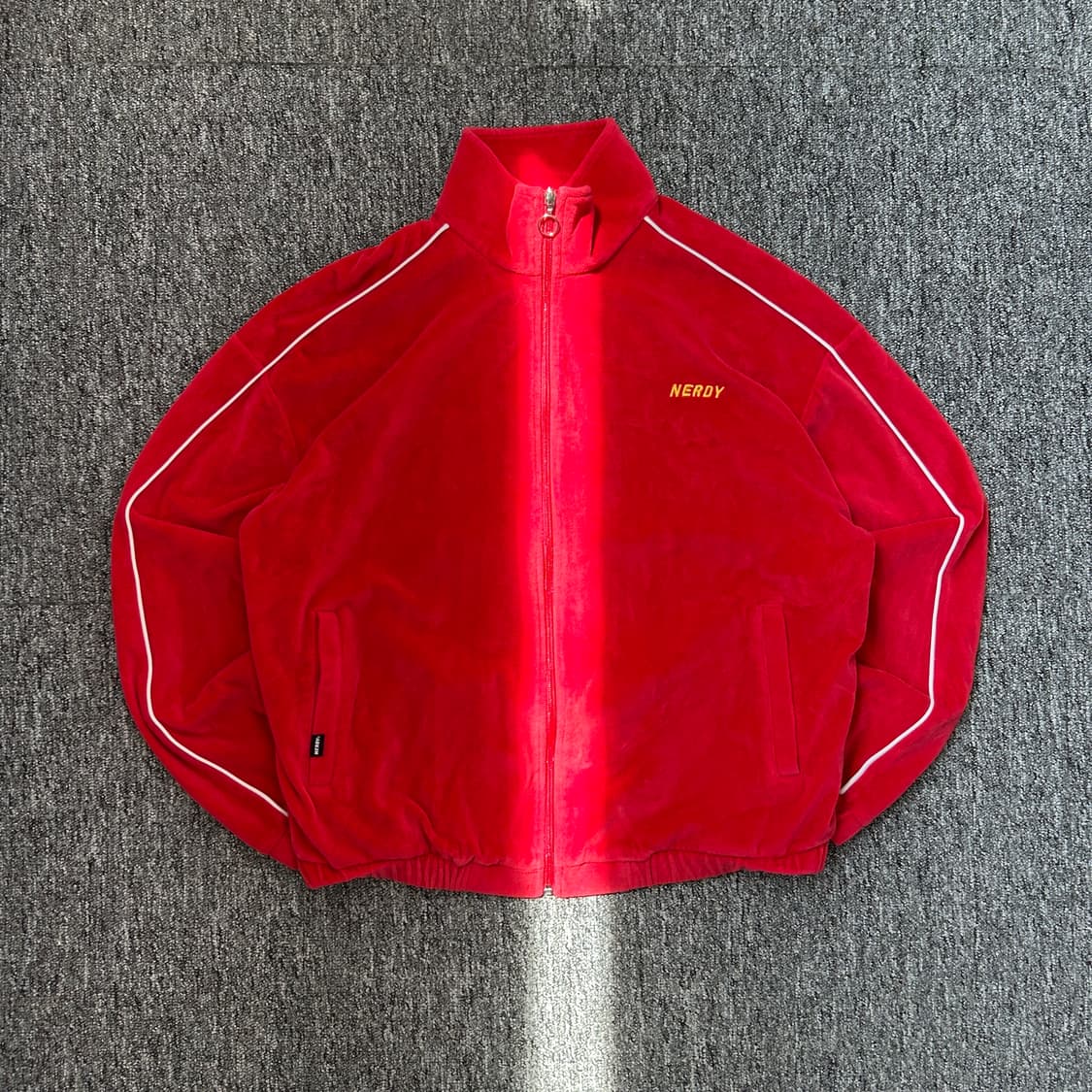 널디 레드 벨벳 트랙탑 져지 상품이미지1