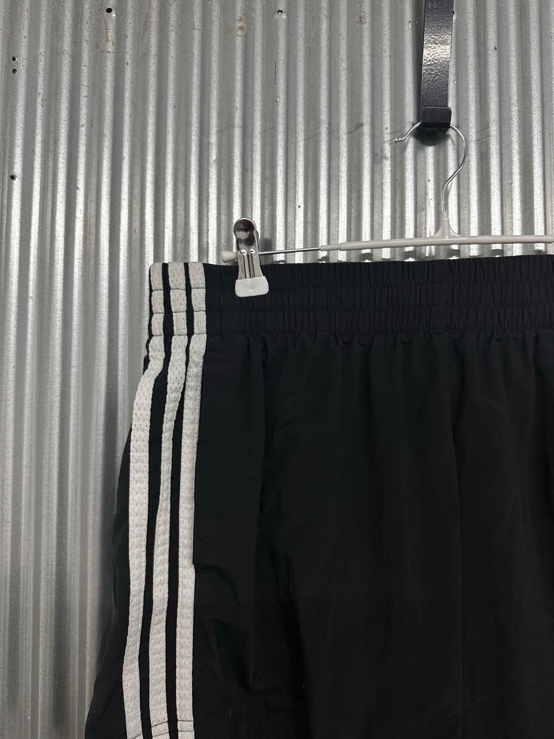 [L / 한국L] 아디다스 3선 러닝 쇼츠 블랙 상품이미지3
