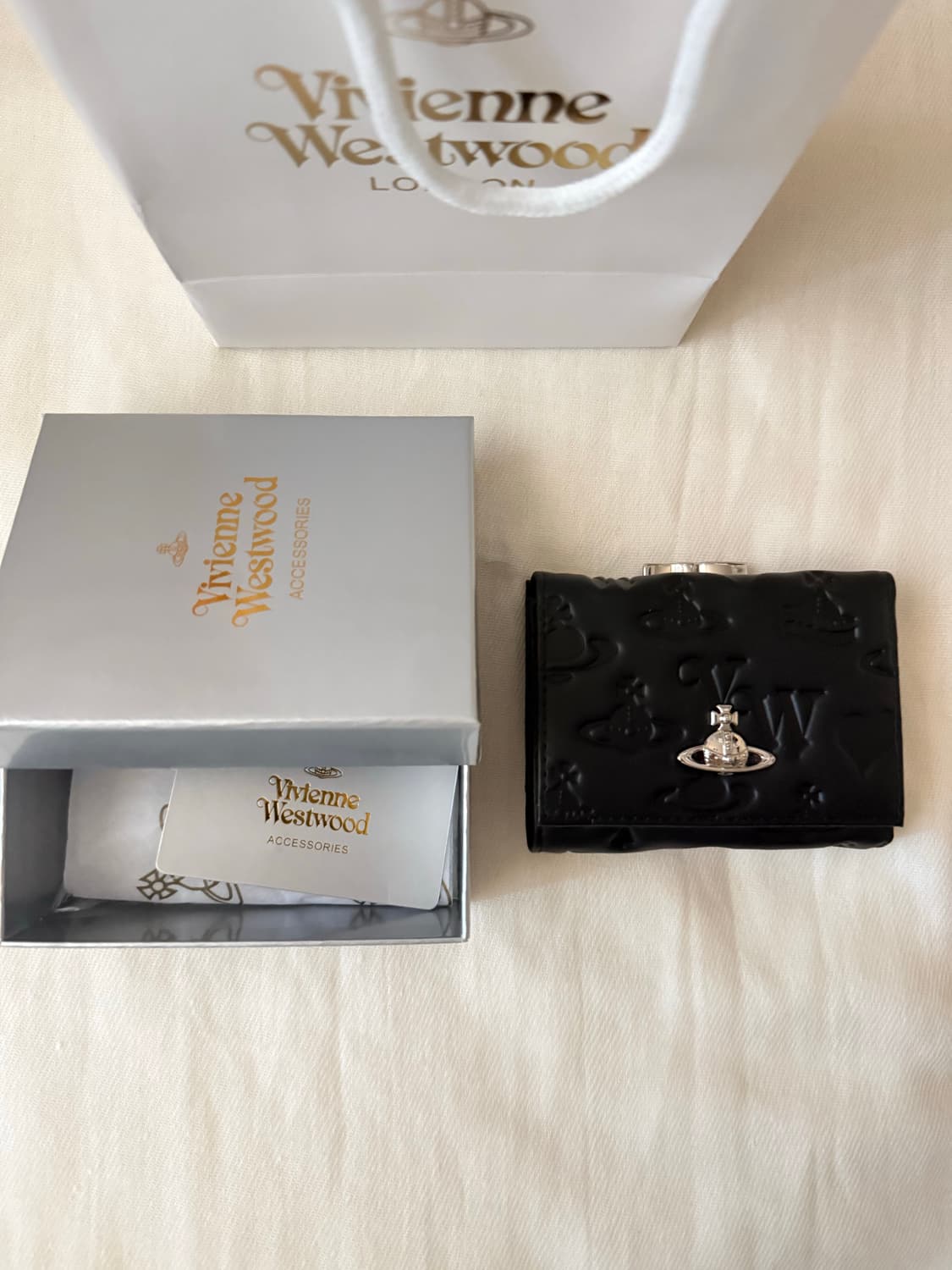 비비안웨스트우드 반지갑 무광 상품이미지1