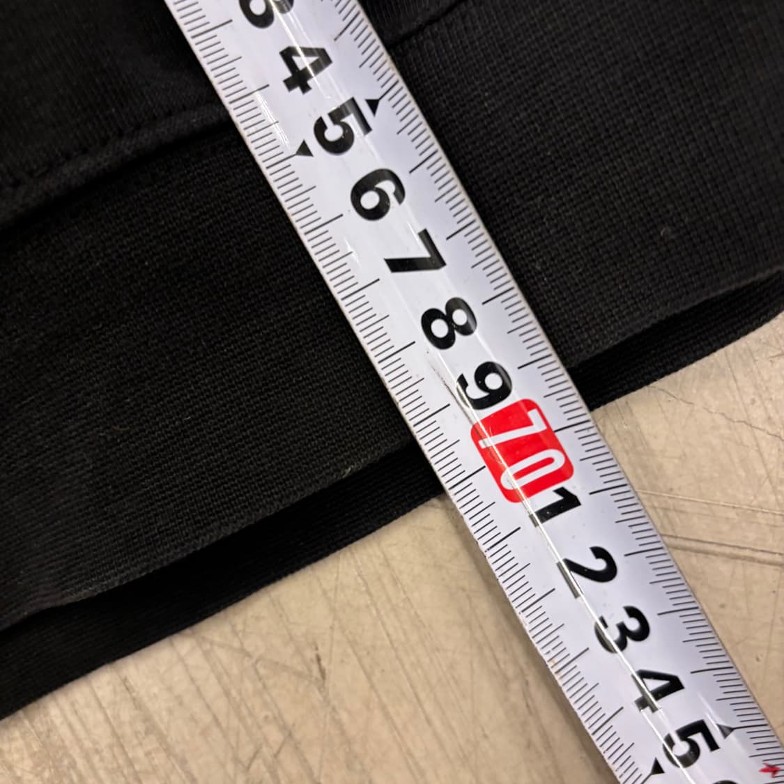 타미힐피거 블랙 스몰로고 맨투맨 상품이미지4