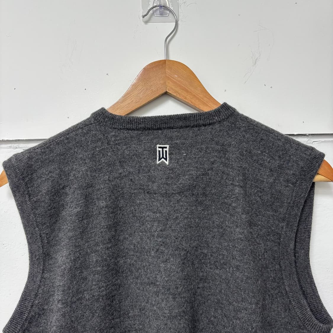 나이키 차콜 스우시 니트조끼 상품이미지4