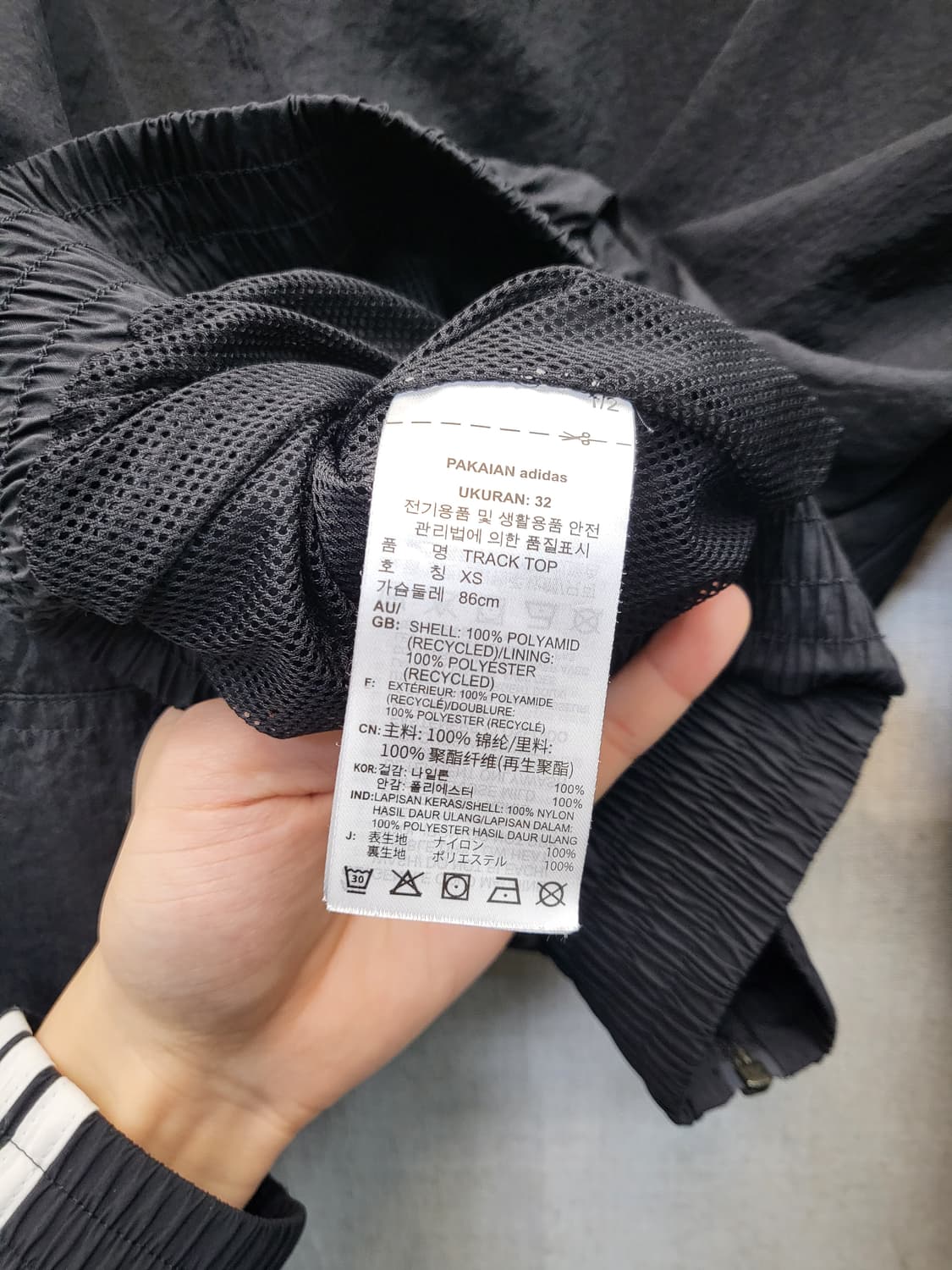 아디다스 블랙 크롭 윈드브레이커 상품이미지5