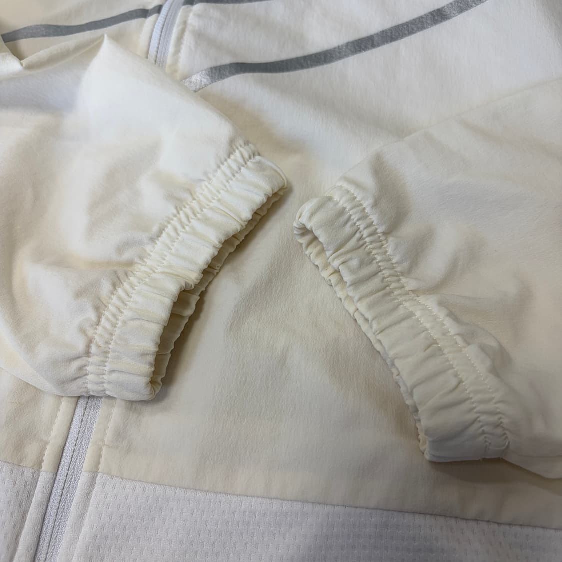 M)나이키 프로 빅스우시 아이보리 가오리핏 바람막이 상품이미지4