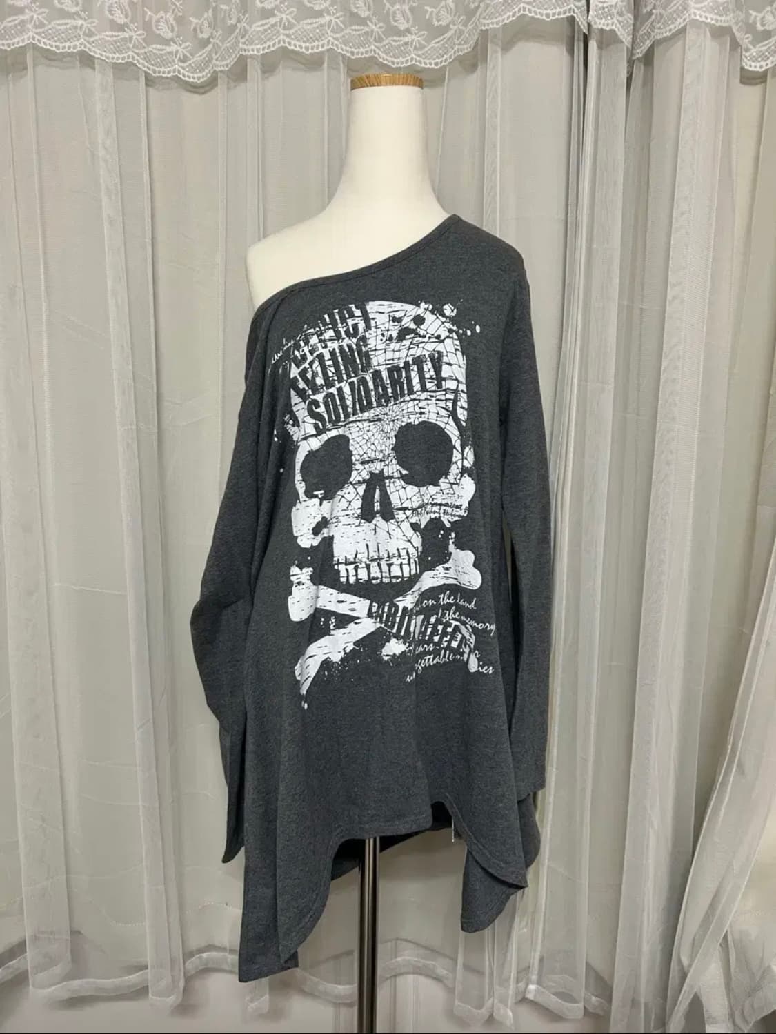 해골 프린팅 긴팔티셔츠 상품이미지1