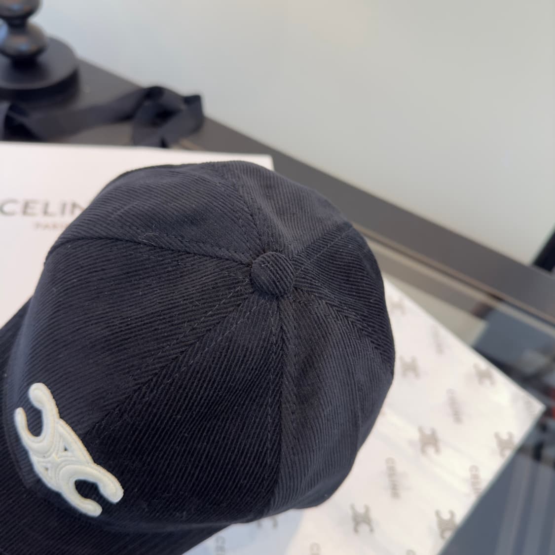 [정품] 셀린느 벨벳 버킷 햇 (블랙/화이트) 상품이미지3