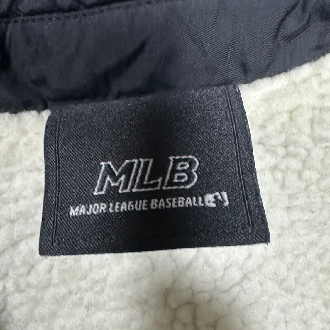 ✨ (바배) MLB 뉴욕양키즈 뽀글이 플리스 블랙 코치 자켓 상품이미지3