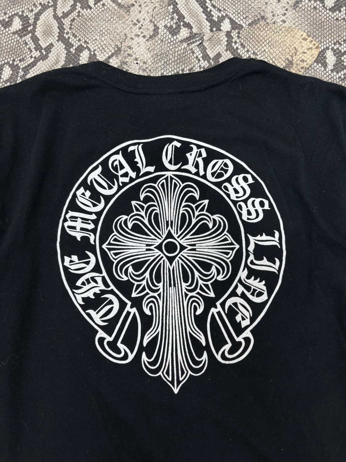 “Vintage” Cross Print Black Tee 상품이미지4