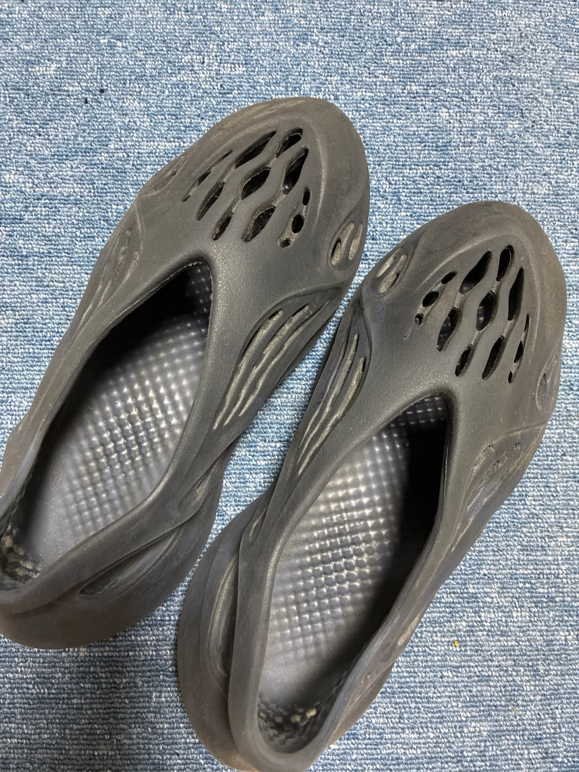 Yeezy 폼러너 미네랄블루 상품이미지3