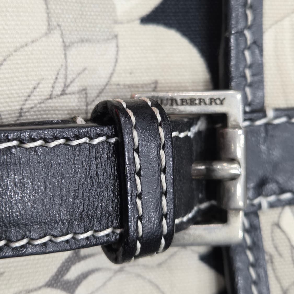 버버리 플라워 미니 클러치 상품이미지2