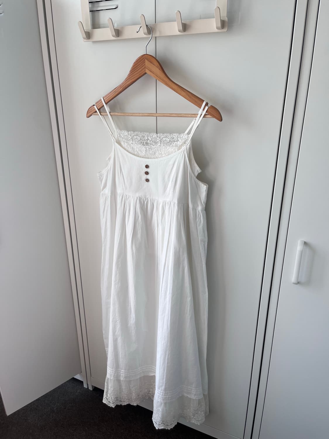 Earth music 얼스뮤직 레이스 레이어드 버튼 원피스 상품이미지9