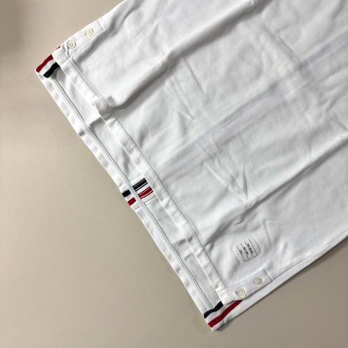 [2/당일출고]톰브라운 백삼선 반팔 상품이미지6