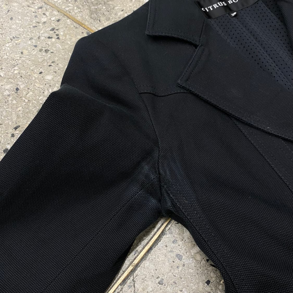 Citrus Notes 블랙 셔링 디테일 자켓 해 상품이미지5