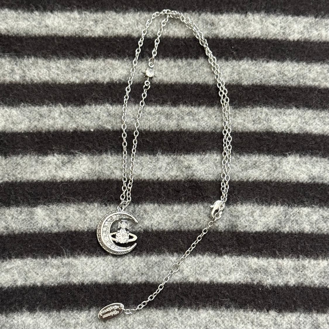 비비안웨스트우드 도리나 달 목걸이 상품이미지2