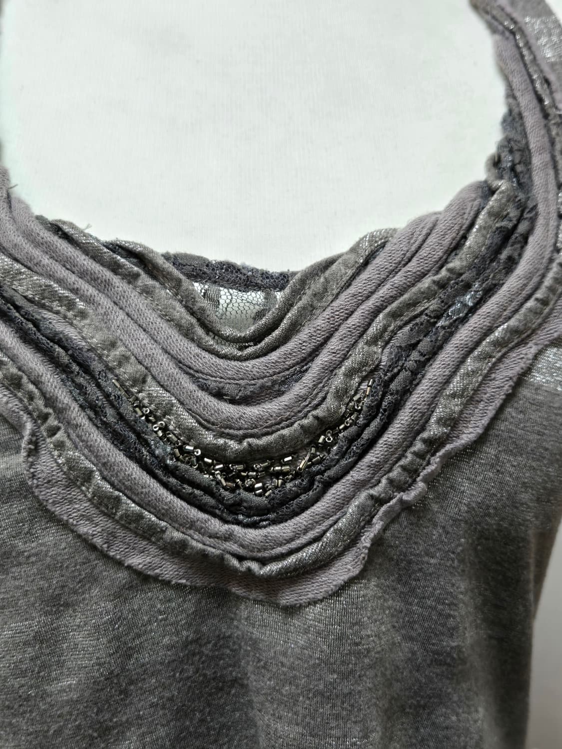 글리터 큐빅 디테일 빈티지 스트라이프 나시 슬리브리스  상품이미지2