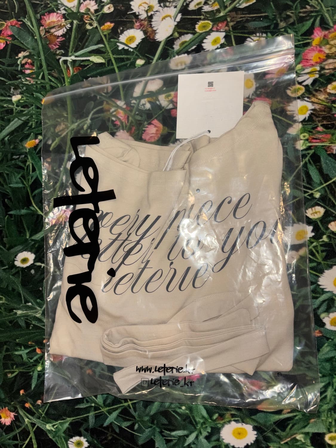 레터리 OFF-SHOULDER TIE LONG SLEEVE_IVORY  상품이미지3